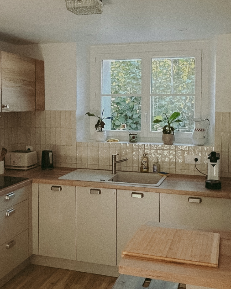 Cuisine lumineuse et conviviale dans une maison partagée à Rennes